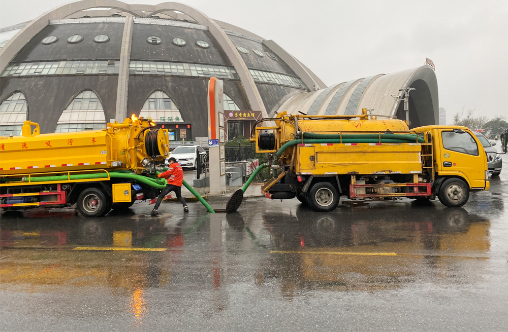 联盟村商场管道清淤