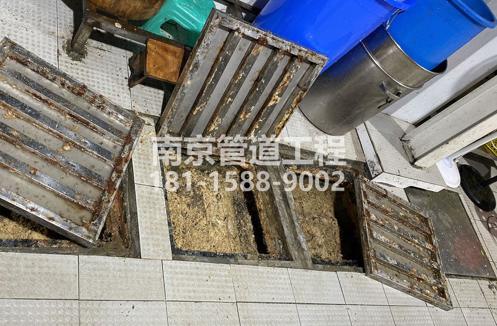 278联盟村城管中队食堂隔油池清理